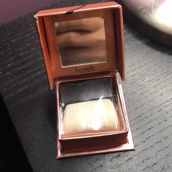 Benefit Dandelion Twinkle Highlighter - Picture 2 of 3